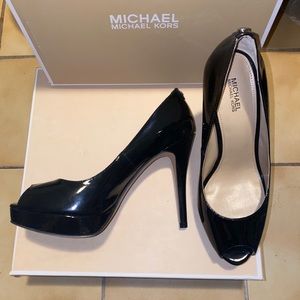 MICHAEL KORS BLACK HEELS